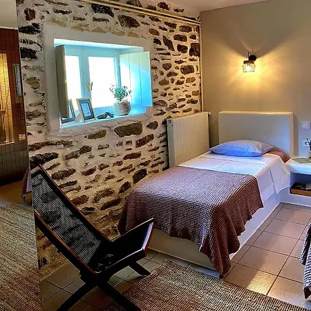 Beyond The Tree Holiday home Kionia
